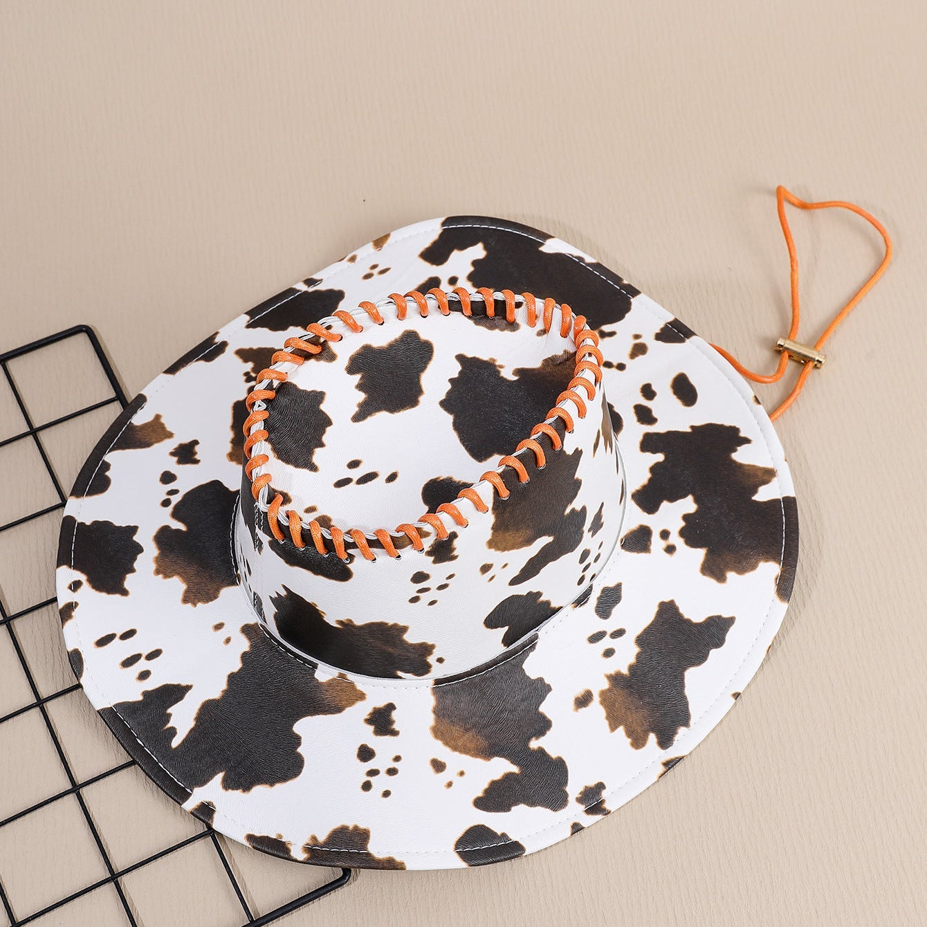 Damski kapelusz kowbojski z kreatywnym nadrukiem i dekoracyjnym - vivano - warszawa