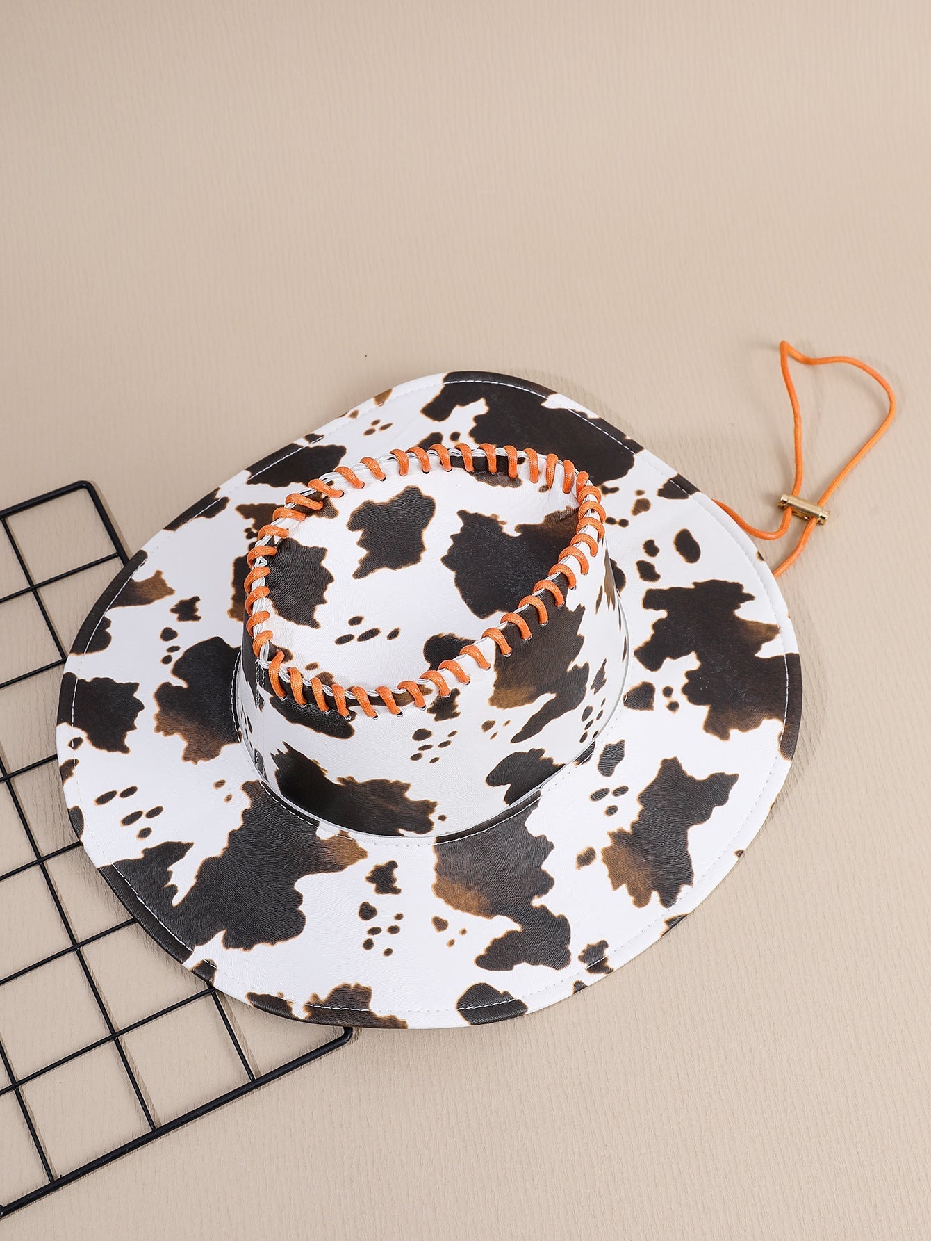 Damski kapelusz kowbojski z kreatywnym nadrukiem i dekoracyjnym - vivano - warszawa