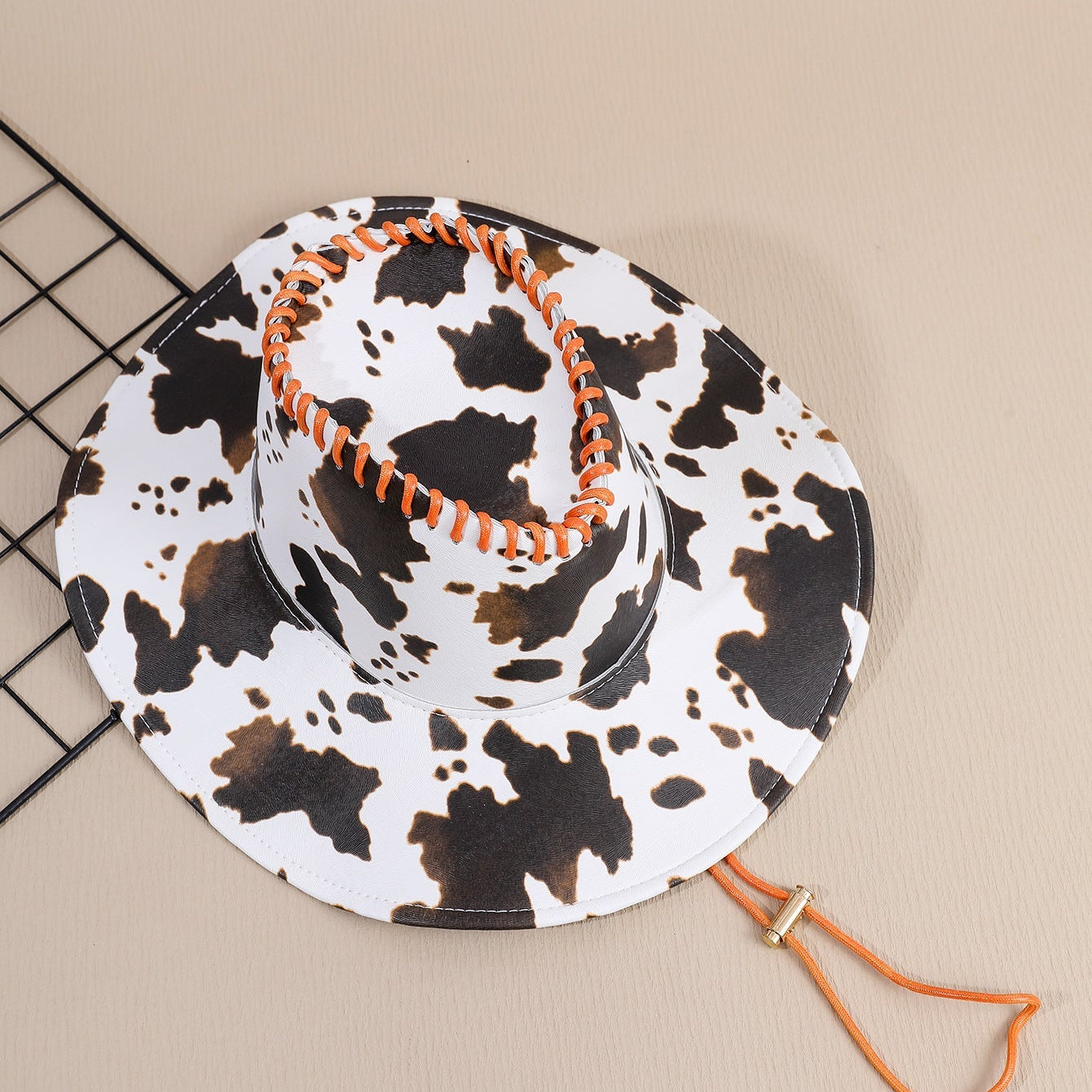 Damski kapelusz kowbojski z kreatywnym nadrukiem i dekoracyjnym - vivano - warszawa