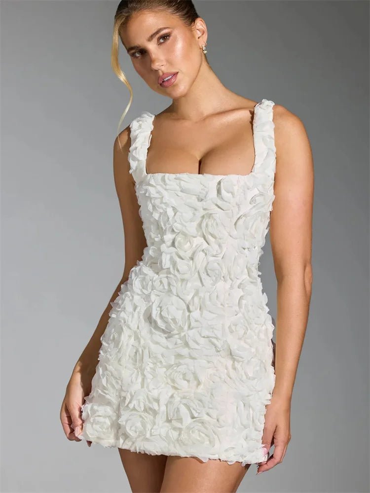 Krótka sukienka z trójwymiarowymi kwiatami i sznurowaniem z tyłu - vivano - warszawa