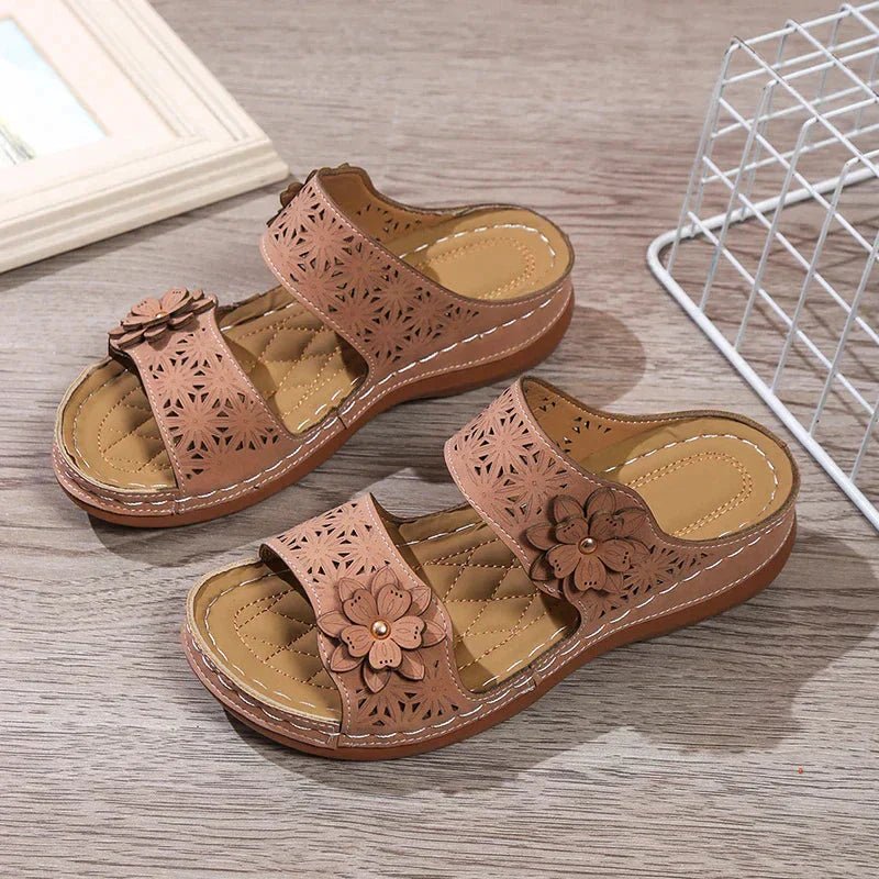 Malia - Eleganckie sandały damskie na koturnie z kwiatowym wzorem i wyjątkowym komfortem noszenia - vivano - warszawa