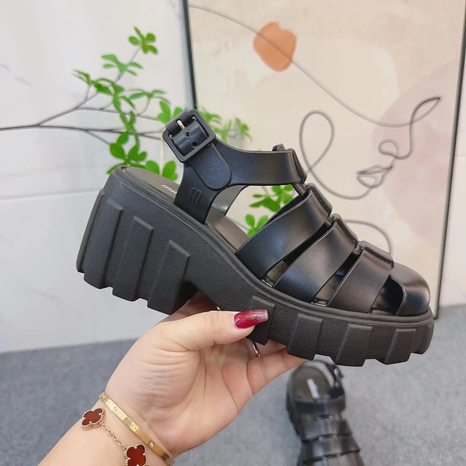 Solidna Platforma - Zamknięty Przód - Komfort i Styl - vivano - warszawa