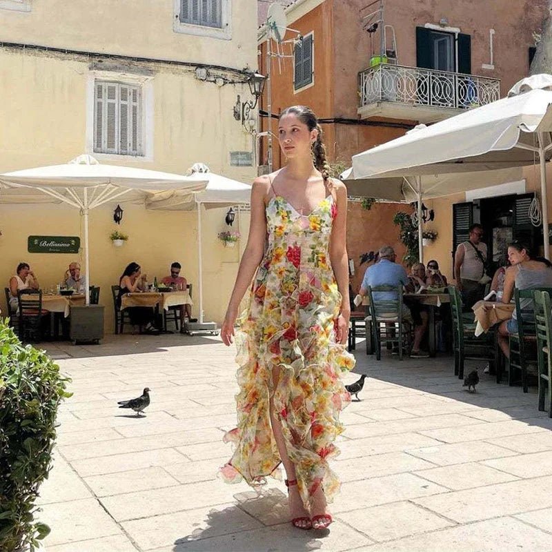 Zwiewna długa sukienka z falbanami i cienkimi ramiączkami - vivano - warszawa