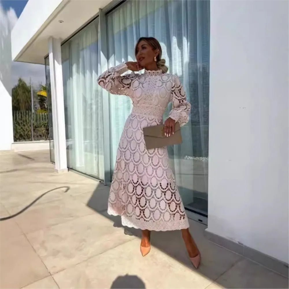 Elegancka koronkowa sukienka midi z długim rękawem - vivano - warszawa