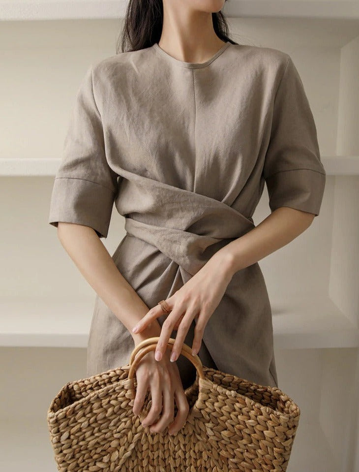 Lniana Sukienka Midi Khaki – Sukienka Wieczorowa w Minimalistycznym Stylu