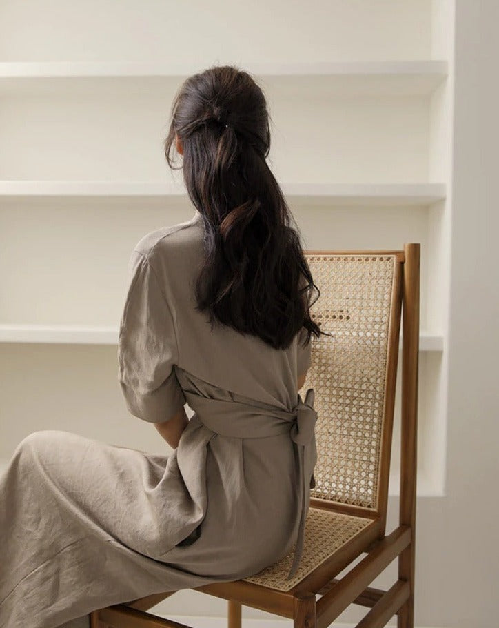 Lniana Sukienka Midi Khaki – Sukienka Wieczorowa w Minimalistycznym Stylu