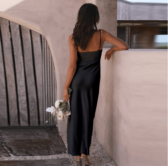 Sukienki na studniówkę – elegancka sukienka wieczorowa na ramiączkach